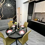 Luxury Laura * Zára